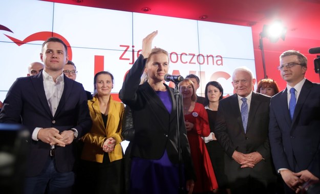 Barbara Nowacka, Leszek Miller, Dariusz Joński podczas wieczoru wyborczego /PAP/Leszek Szymański /PAP
