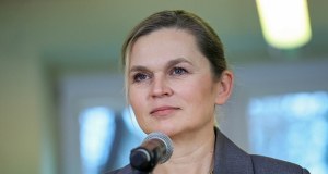 "Barbara Nowacka ma przeprosić" za swoje słowa. Decyzja sądu ws. podręcznika do HIT-u