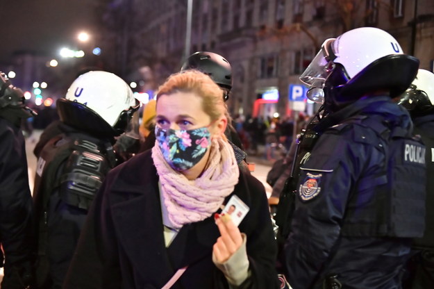 Barbara Nowacka na demonstracji 28 listopada 2020 r. w Warszawie /Andrzej Lange /PAP