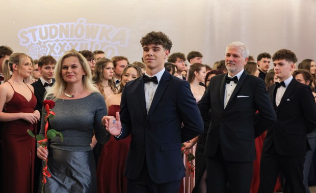 Barbara Nowacka na studniówce. Kto zatańczył poloneza z ministrą? ZDJĘCIA