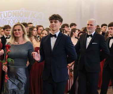 Barbara Nowacka na studniówce. Kto zatańczył poloneza z ministrą? ZDJĘCIA