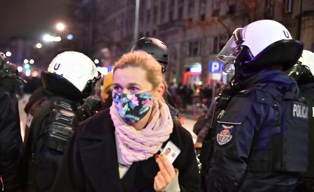 Barbara Nowacka spryskana gazem przez funkcjonariusza. Policja wyjaśnia sprawę