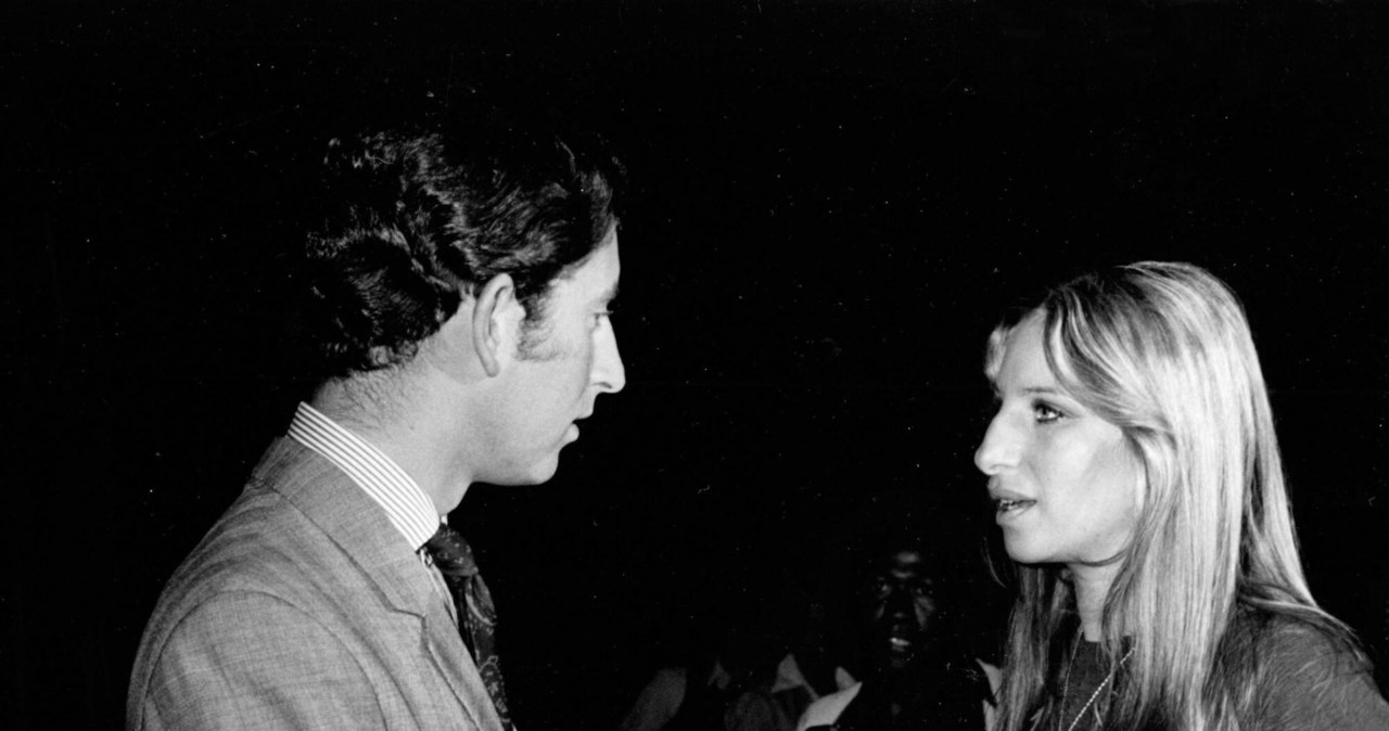 Barbra Streisand w czasie rozmowy z księciem Karolem (1968) /Bridgeman Images/East News /East News