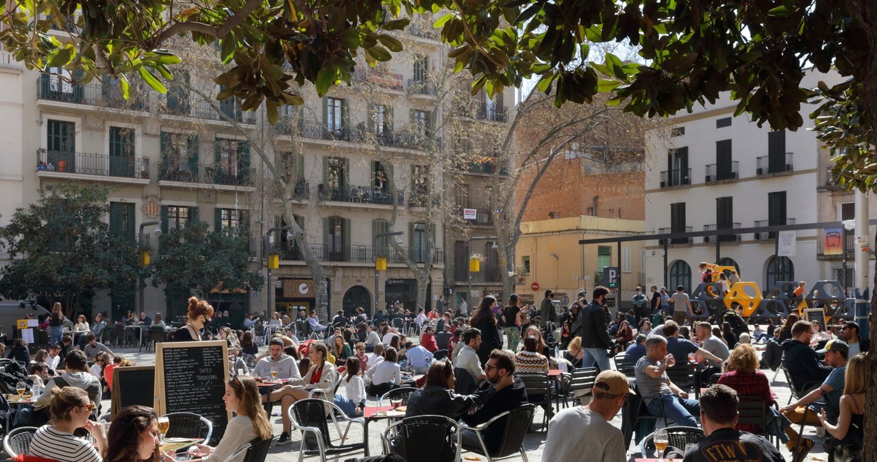 Barcelona chce znów podwyższyć opłatę za pobyt dla turystów /MANUEL COHEN /AFP