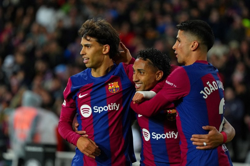 Barcelona nagle ogłosiła odejścia gwiazd, a potem niespodziewany zwrot. Kompletny chaos
