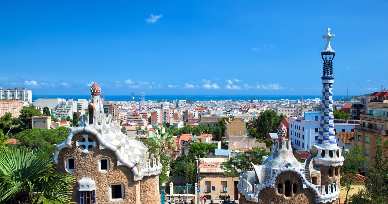 Barcelona stawia na bogatszych turystów. Miasto podnosi opłaty za pobyt /123RF/PICSEL
