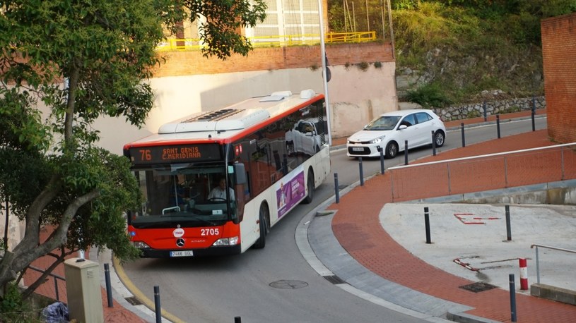 Barcelona walczy z nadmiarem turystów. Chodzi o popularną linię autobusową (zdj. ilustracyjne). Źródło: Flickr @mikel270201 /