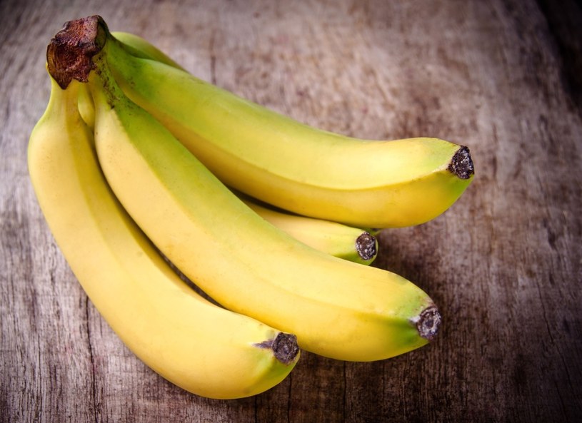 Bardziej kaloryczne owoce np. banany wprowadzaj do diety stopniowo, a unikniesz efektu jo-jo /123RF/PICSEL