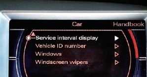Bardzo czytelny ekran, szkoda że nie „mówi” do kierowcy w języku polskim. (kliknij, żeby powiększyć) /Motor