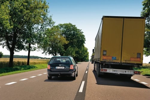 Bardzo dobrą, jak na samochód używany tej klasy, elastyczność w praktyce daje się odczuć, zwłaszcza podczas wyprzedzania kilku ciężarówek. /Motor