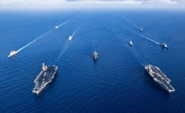 Bardzo duże siły USA zmierzają w kierunku Wenezueli