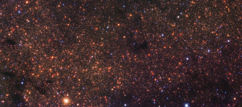 Bardzo Duży Teleskop uchwycił na obrazie rdzeń Drogi Mlecznej z mnóstwem gwiazd. / ESO/F. Nogueras-Lara et al. /materiał zewnętrzny