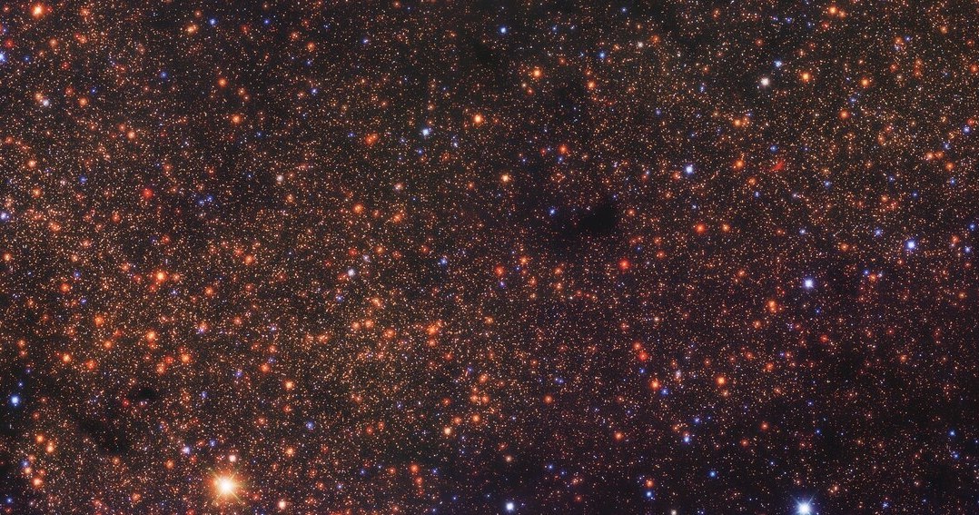 Bardzo Duży Teleskop uchwycił na obrazie rdzeń Drogi Mlecznej z mnóstwem gwiazd. / ESO/F. Nogueras-Lara et al. /materiał zewnętrzny