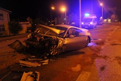 Bardzo groźny wypadek w Olsztynie. Sportowe auto uderzyło w autobus