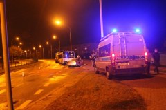 Bardzo groźny wypadek w Olsztynie. Sportowe auto uderzyło w autobus