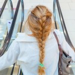 Bardzo osłabiają i niszczą włosy. Polki noszą je regularnie