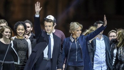 "Bardzo serdeczna" rozmowa Macrona i Merkel. Niemiecka prasa: Katastrofa zażegnana