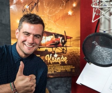 - Bardzo się cieszę, że miałem okazję wziąć udział w tym projekcie, w ekranizacji zrobionej na tak wysokim poziomie – mówi Antoni Pawlicki.

- Dzieciaki przy tym filmie na pewno nie będą się nudzić. Co więcej – zapamiętają poważne sprawy, które są w nim poruszane - uważa aktor.