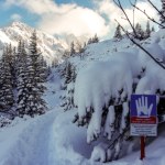 Bardzo trudne warunki na szlakach. W Tatrach trzeci stopień zagrożenia, ratownicy apelują