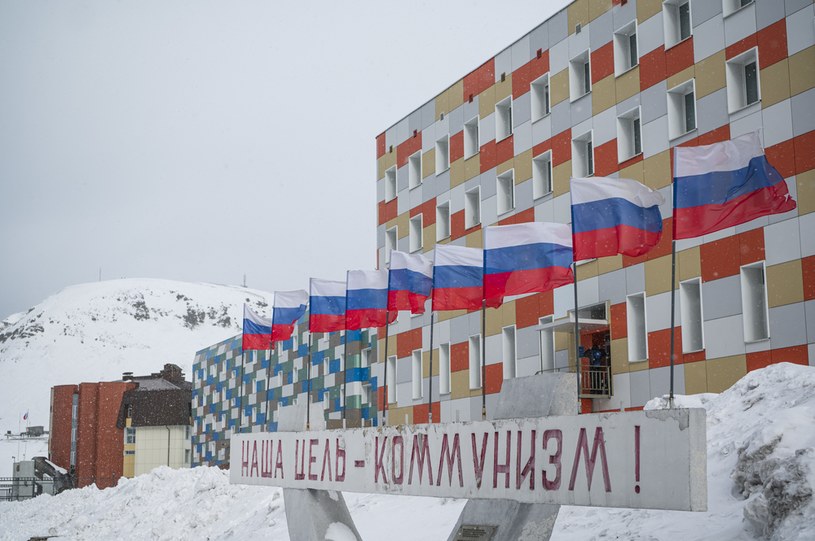 Barentsburg, miejscowość na Spitsbergenie zamieszkana przez Rosjan /JONATHAN NACKSTRAND /AFP