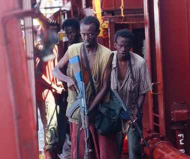 Barkhad Abdirahman, Barkhad Abdi i Faysal Ahmed w scenie z filmu "Kapitan Phillip
