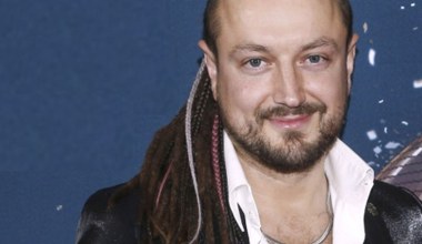 Baron poleciał na wakacje, ale nie sam. Już wiadomo, kim jest tajemnicza kobieta. Wystarczyło jedno słowo