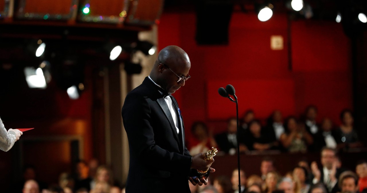 Barry Jenkins z Oscarem za scenariusz adaptowany filmu "Moonlight" /Al Seib / Contributor /Getty Images