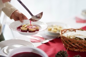 Barszcz, grzybowa, śledzie. Najzdrowsze potrawy ze świątecznego stołu (pod pewnymi warunkami)
