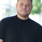 Bartek Wrona zdobył wielką sławę dzięki występom z Just 5. Niewiarygodne, jak dziś zarabia na życie