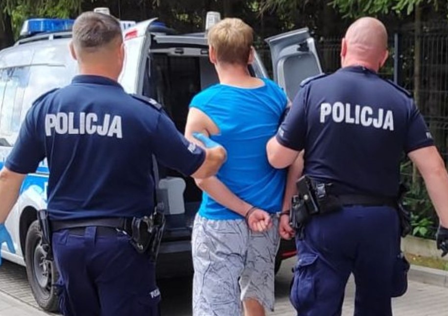 Bartłomiej B. zadał bratu co najmniej trzy ciosy ostrzem siekiery, a ojca uderzył dwukrotnie obuchem w głowę, fot. Policja /