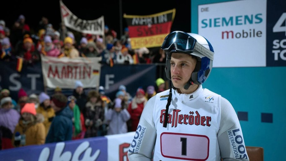 Bartłomiej Deklewa jako Adam Małysz /East Studio/K. Grabowska /Materiały prasowe