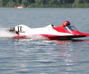 Bartłomiej Marszałek - pilot łodzi motorowej