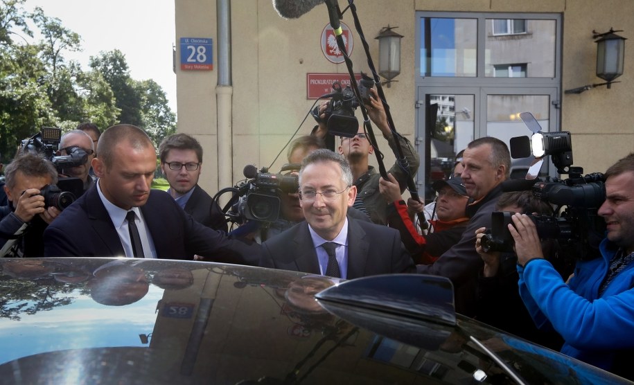 Bartłomiej Sienkiewicz po wyjściu z prokuratury /Paweł Supernak  /PAP