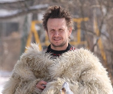 Bartłomiej Topa z powodzeniem występuje też w telewizyjnych produkcjach. Widzowie pamiętają go z serialu "Szpilki na Giewoncie" (gdzie wcielił się w postać Janka "Niedźwiedzia" Zaborowskego), zagrał też znaczące role w serialach "Wataha" (Adam Grzywaczewski "Grzywa") i "Układ Warszawski" (Zbigniew Sikorek).

Obecnie oglądać możemy go w produkcji TVN-u "Druga szansa", gdzie wciela się w postać szwedzkiego biznesmena Adama Swenssona.