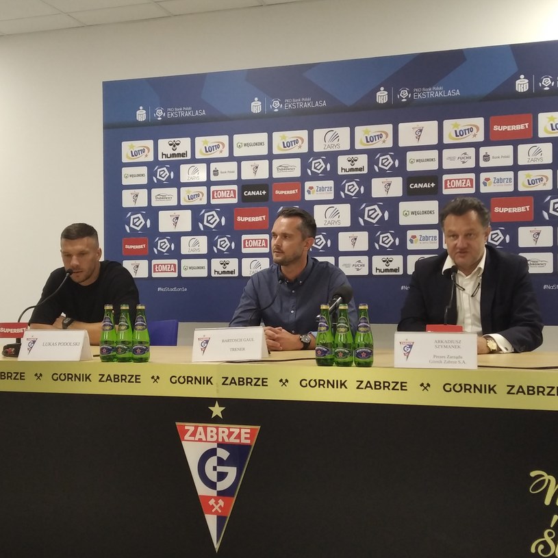 Bartosch Gaul (w środku), obok Lukas Podolski i prezes Arkadiusz Szymanek /Michał Zichlarz /INTERIA.PL