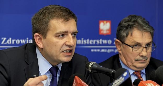 Bartosz Arłukowicz (L), minister zdrowia i Andrzej Włodarczyk (P). Fot. JAN BIELECKI /Agencja SE/East News