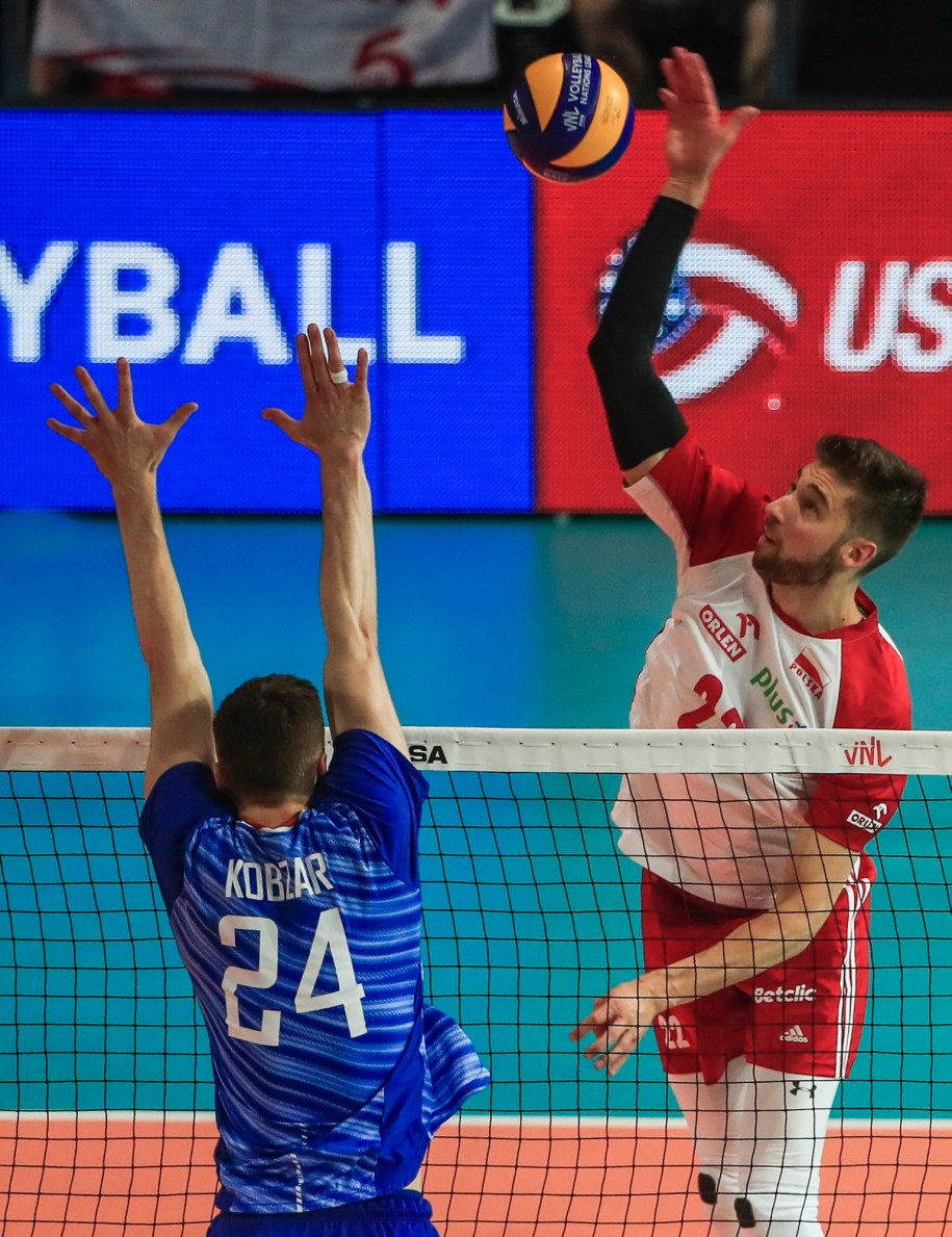 Bartosz Bednorz podczas meczu z Rosją /TANNEN MAURY  /PAP/EPA