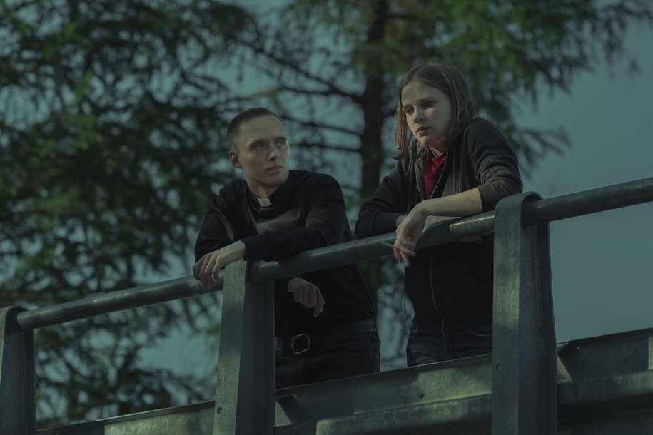 Bartosz Bielenia i Eliza Rycembel na planie "Bożego Ciała" Jana Komasy /fot. Andrzej Wencel © Aurum Film /Materiały prasowe