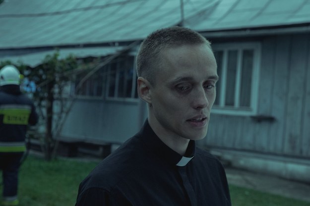 Bartosz Bielenia na planie "Bożego Ciała" /Andrzej Wencel/Aurum Films /Materiały prasowe