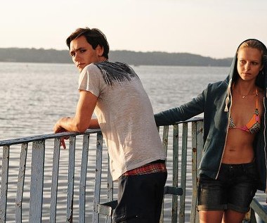 Bartosz Gelner i Marta Nieradkiewicz w filmie "Płynące wieżowce".