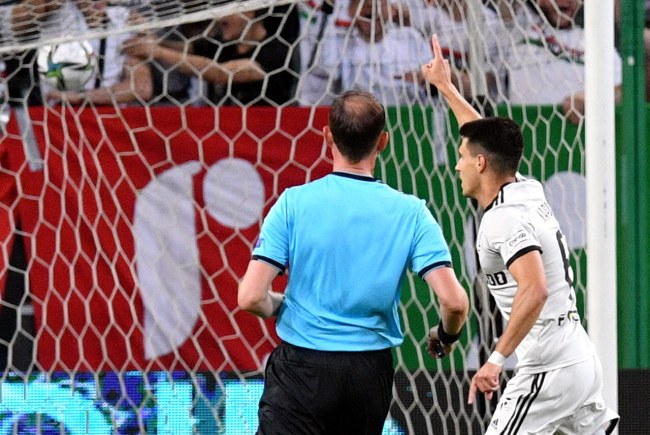 Bartosz Kapustka po strzeleniu gola /Radek Pietruszka /PAP