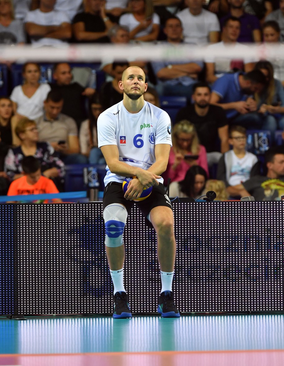 Bartosz Kurek był poważnie poirytowany przedłużającą się przerwą / 	Marcin Bielecki    /PAP