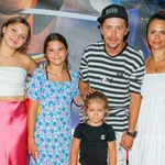 Bartosz Obuchowicz pokazał swoje trzy córki. To już spore pannice!