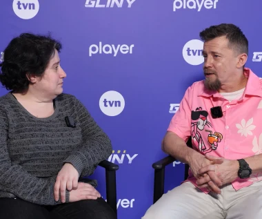 Bartosz Obuchowicz zdradza sekrety swojej postaci w serialu “Młode gliny”