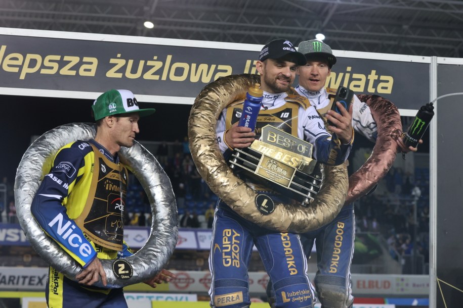 Bartosz Zmarzlik (C), Jason Doyle (L) i Fredrik Lindgren (P). /Marian Zubrzycki /PAP