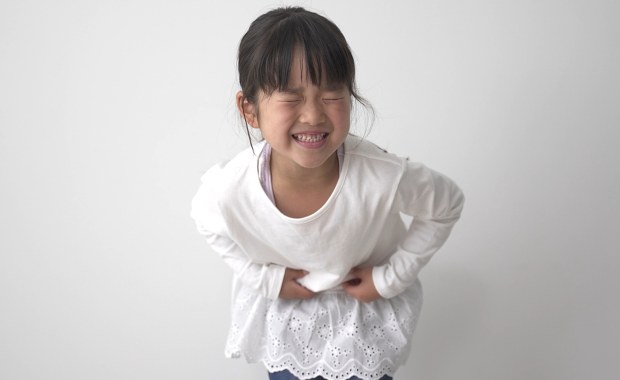 Barwili jedzenie, żeby wyglądało apetycznie. Przedszkolaki trafiły do szpitala  