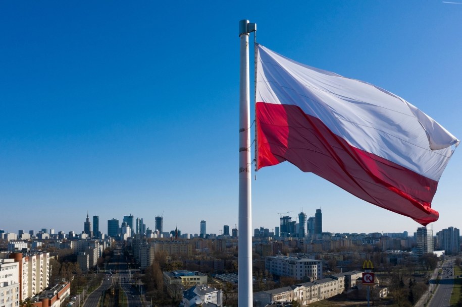 Flaga Rzeczypospolitej Polskiej Jest Prostokątem Podzielonym Na Dwa Równe Pasy Dlaczego polska flaga jest biało-czerwona? Krótka historia - RMF 24