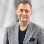 "Barwy szczęścia": Jacek Rozenek wraca na plan serialu!