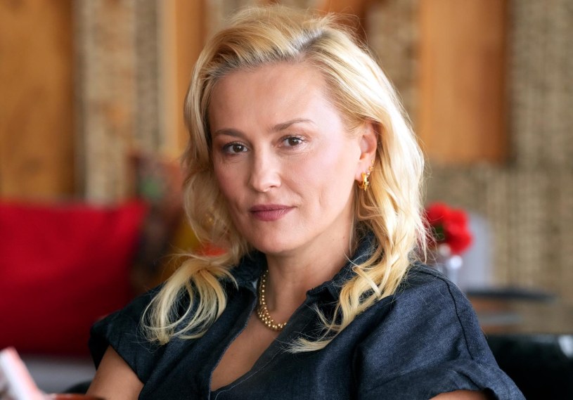 "Barwy szczęścia": Wda się w romans z dużo młodszym chłopakiem. Bawi się jego kosztem?