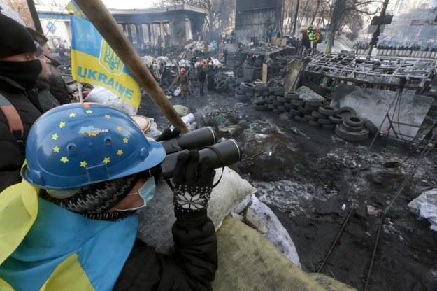 Barykady na Euromajdanie /MAXIM SHIPENKOV    /PAP/EPA